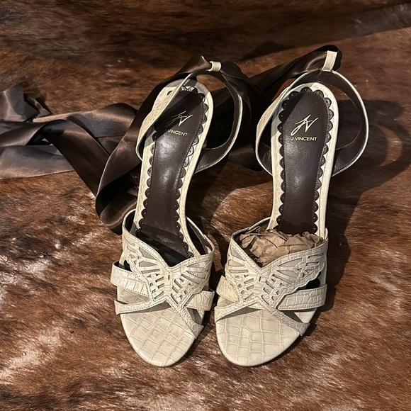 J Vincent Butterfly Lace-Up Sandal Sz. 8.5 - Picture 2 of 6